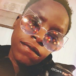 Meet your Posher, Ebony